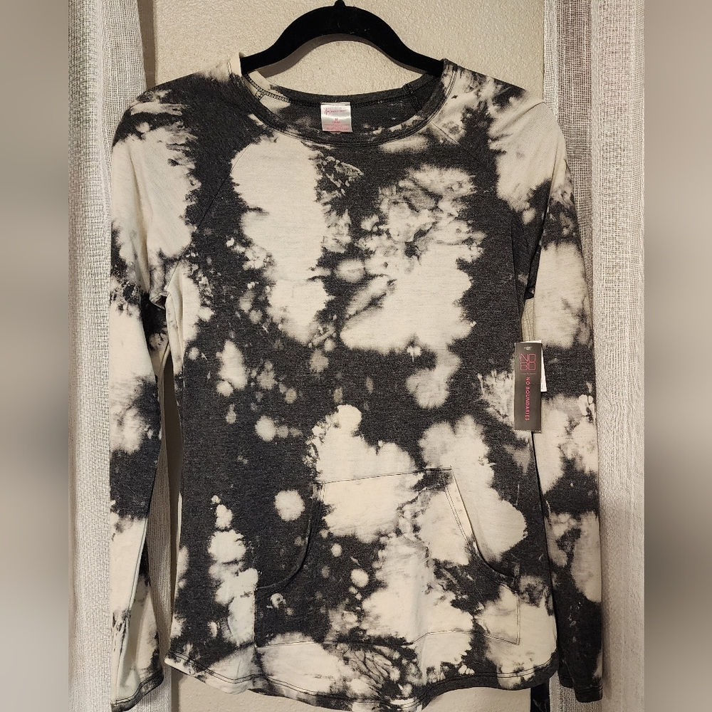 Long sleeve top with front pocket
